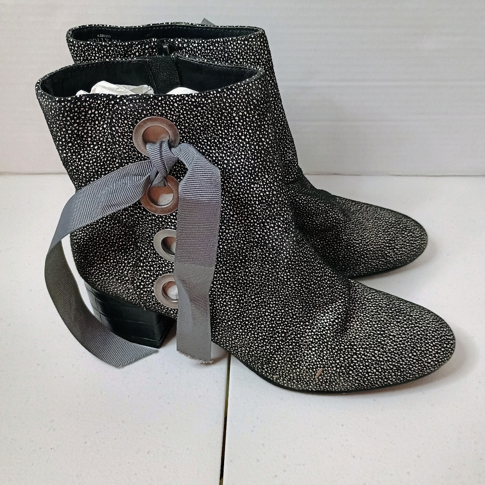 Logo Women's Bootie Size 8